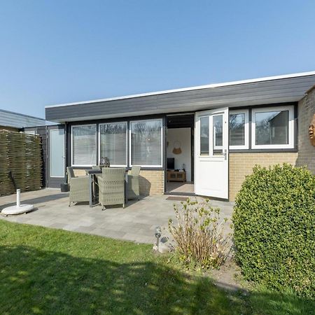 Attractive Bungalow With Modern Furnishings Sint Maartensvlotbrug Dış mekan fotoğraf