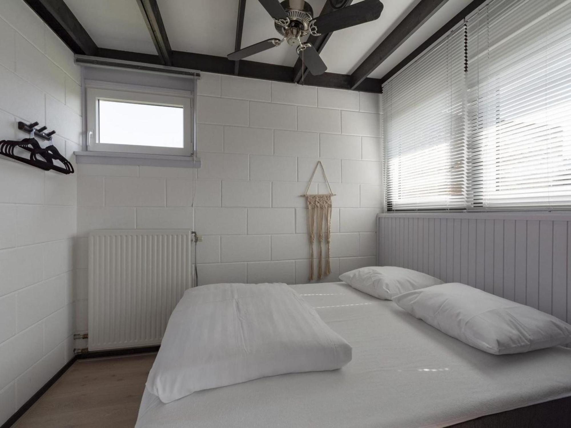 Attractive Bungalow With Modern Furnishings Sint Maartensvlotbrug Dış mekan fotoğraf