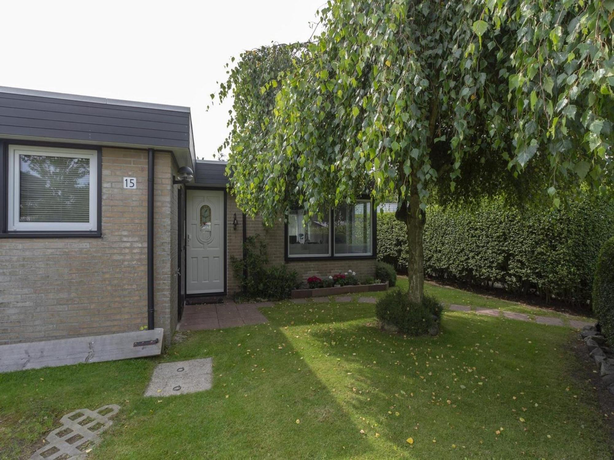 Attractive Bungalow With Modern Furnishings Sint Maartensvlotbrug Dış mekan fotoğraf