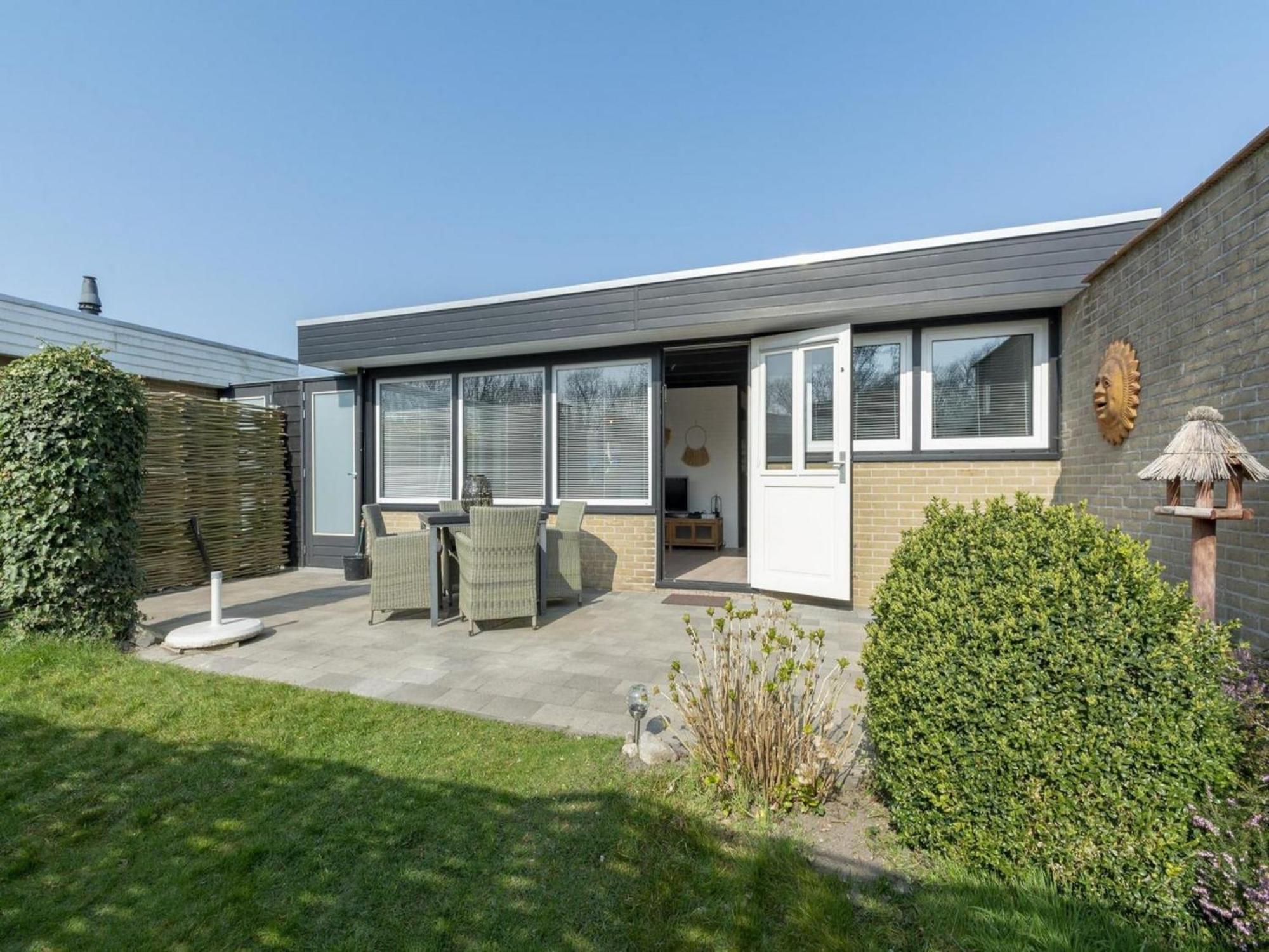 Attractive Bungalow With Modern Furnishings Sint Maartensvlotbrug Dış mekan fotoğraf